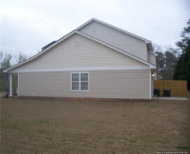 5310 Holland Park Ave in Fayetteville, NC - Foto de edificio - Building Photo