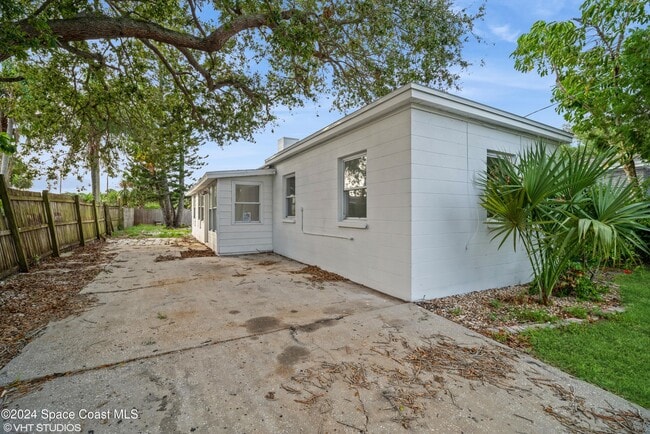 2154 Henry St NE in Palm Bay, FL - Building Photo - Building Photo