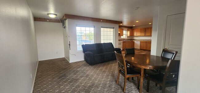 213 SW 4th St in Madras, OR - Building Photo - Building Photo