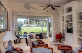 7947 Whitebridge Glen in University Park, FL - Building Photo - Building Photo