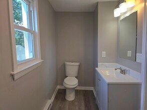 15 Burnham St in Plymouth, CT - Building Photo - Building Photo