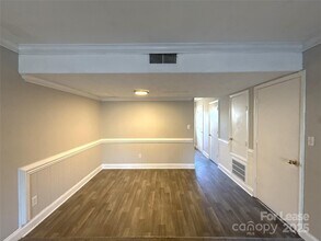 7906 Oak Meadow Ct in Charlotte, NC - Building Photo - Building Photo