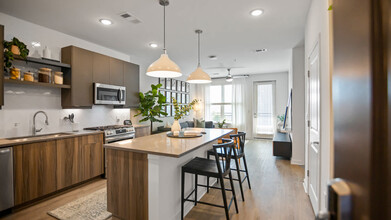 Iris O4W in Atlanta, GA - Building Photo - Interior Photo