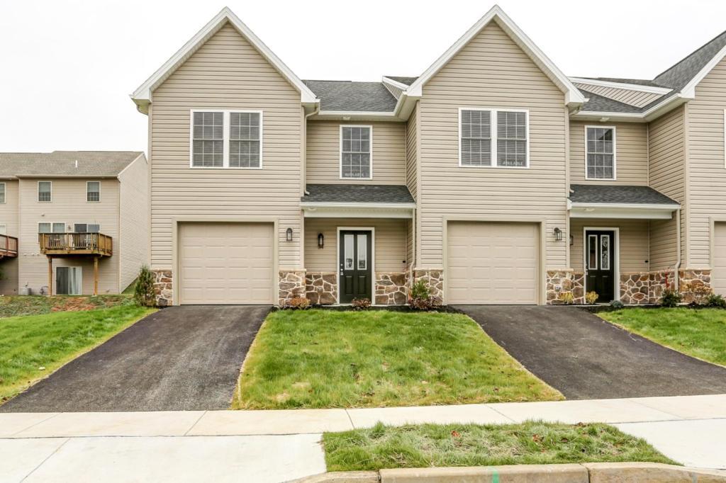 44 Brook Side Dr in Carlisle, PA - Building Photo
