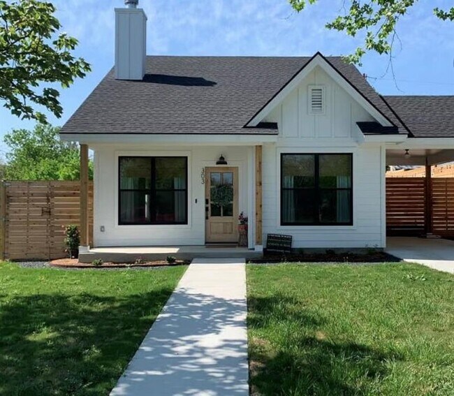 303 Austin St in Kyle, TX - Building Photo - Building Photo