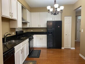 2824 White Thorn Cir in Naperville, IL - Building Photo - Building Photo