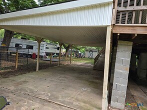 55 Brieger Rd in Gonzales, TX - Foto de edificio - Building Photo