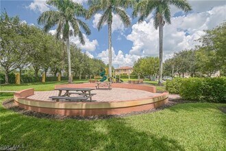 7512 Bristol Cir in Naples, FL - Building Photo - Building Photo