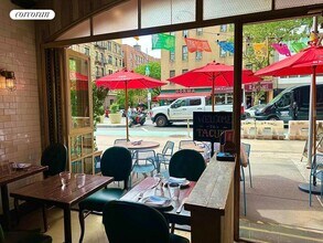 802 9th Ave in New York, NY - Foto de edificio - Building Photo