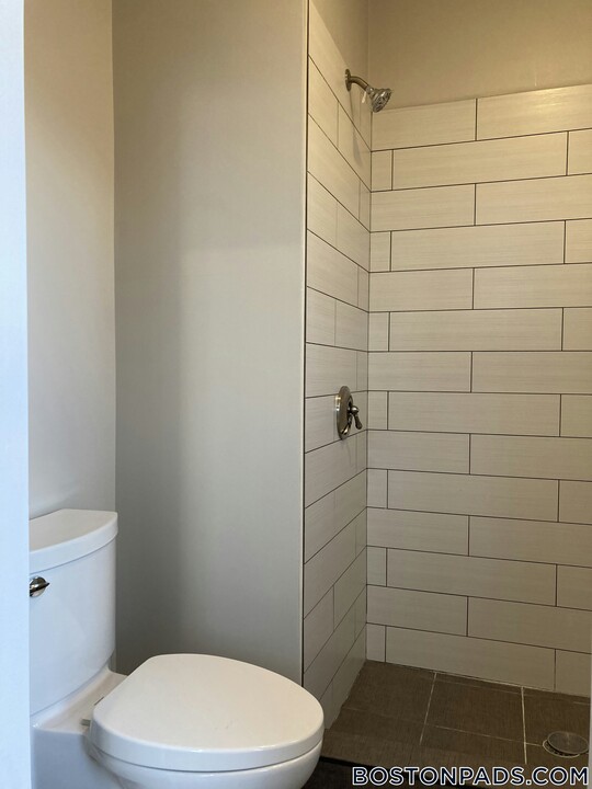 13 Pleasant St in Cambridge, MA - Building Photo
