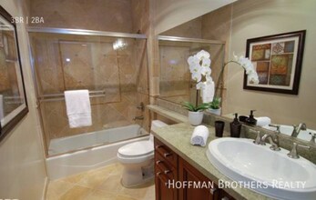 11911 Mayfield Ave in Los Angeles, CA - Foto de edificio - Building Photo