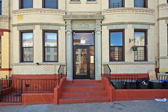 798 St Johns Pl in Brooklyn, NY - Foto de edificio - Building Photo