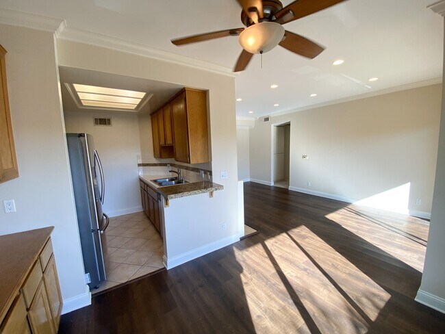 13205 Riverside Dr in Los Angeles, CA - Building Photo - Building Photo