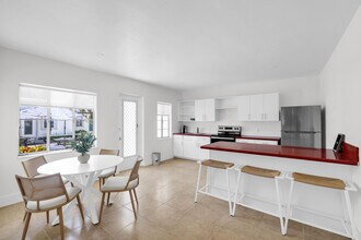 320 Inlet Way in Palm Beach Shores, FL - Building Photo - Building Photo