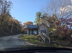 750 S 9th St in Cambridge, OH - Building Photo