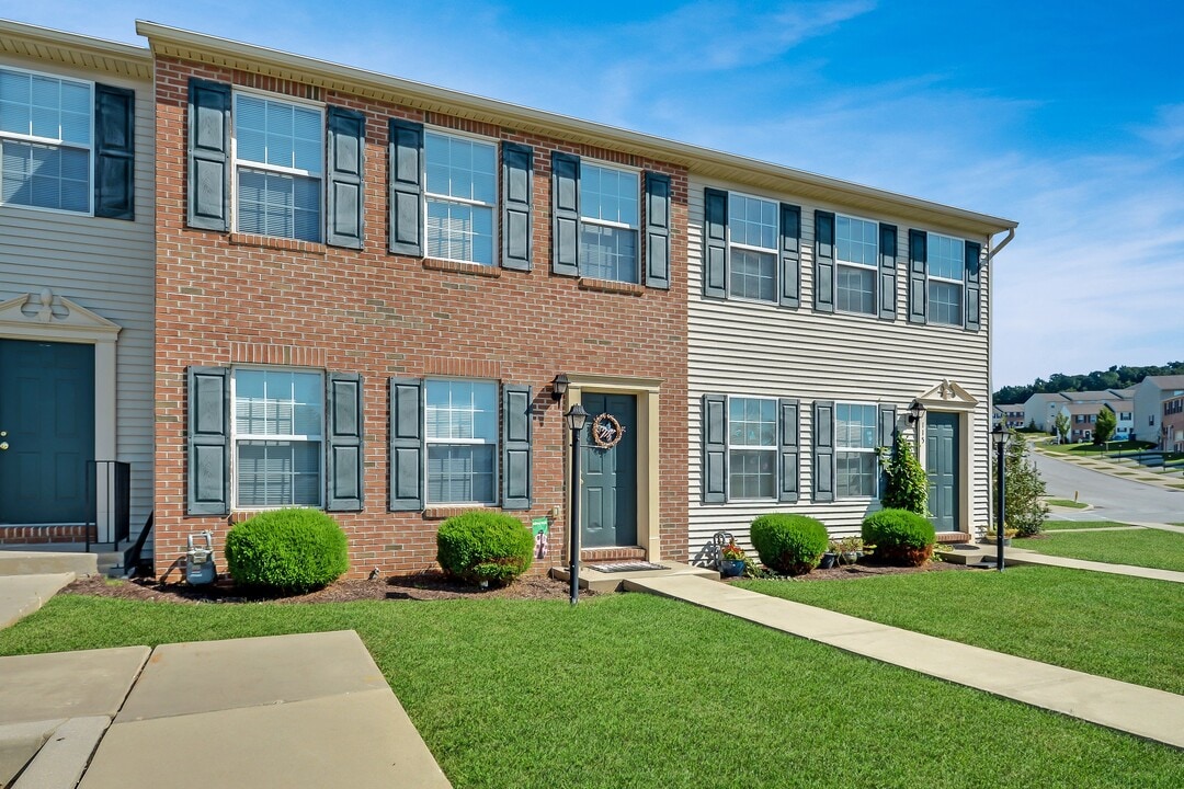 Lions Gate Townhomes in Red Lion, PA - Building Photo