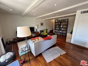 2508 Arizona Ave in Santa Monica, CA - Building Photo - Building Photo