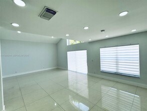 5002 SW 35th Terrace in Fort Lauderdale, FL - Building Photo - Building Photo