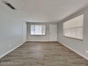 6037 George Wood Ln E in Jacksonville, FL - Building Photo - Building Photo