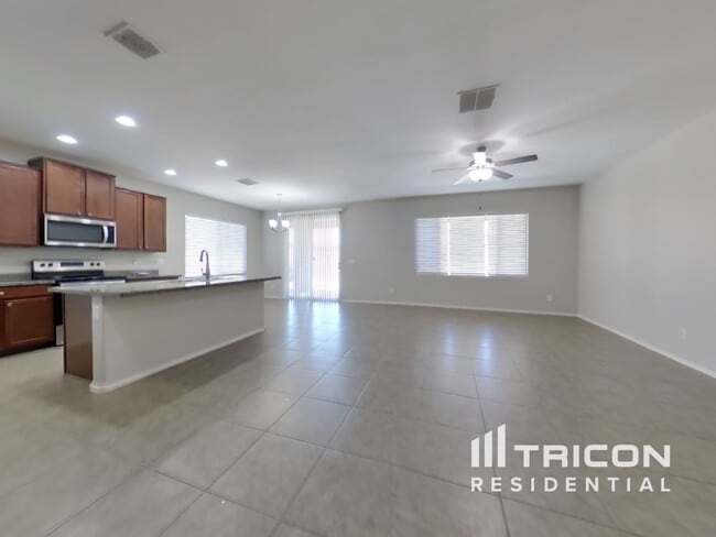18646 W Hatcher Rd in Waddell, AZ - Building Photo - Building Photo
