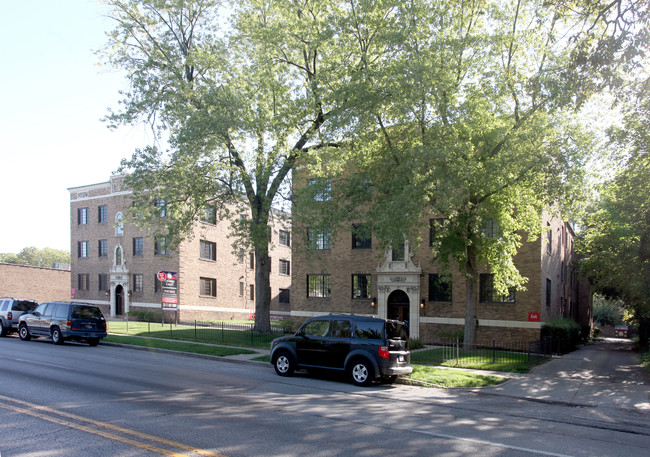 College Court Condominiums