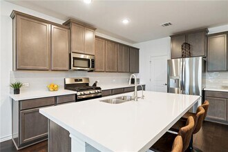 1003 Sandra Ann Wy in Hutto, TX - Building Photo - Building Photo