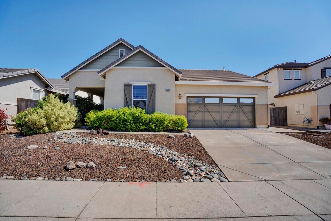 5405 Mossy Stone Way in Rancho Cordova, CA - Foto de edificio