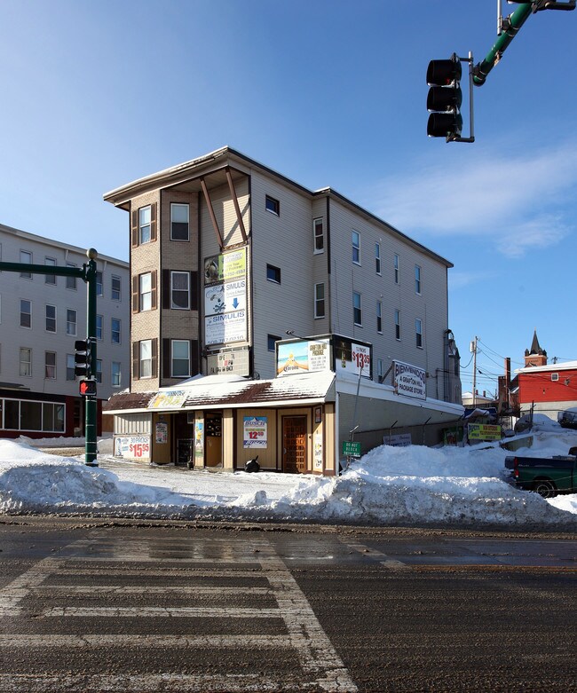 8 Penn Ave in Worcester, MA - Foto de edificio - Building Photo