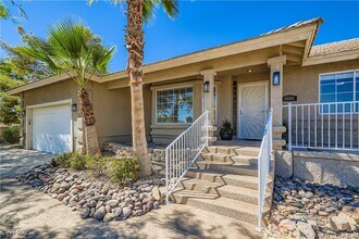 6690 N Torrey Pines Dr in Las Vegas, NV - Building Photo - Building Photo