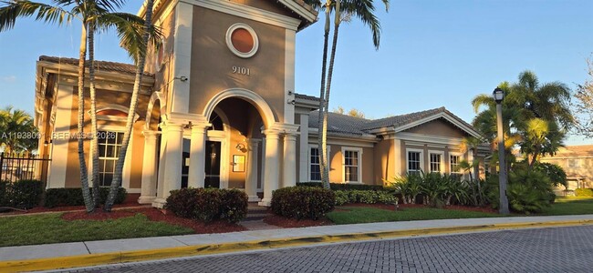 5818 Hampton Hills Blvd in Tamarac, FL - Building Photo - Building Photo