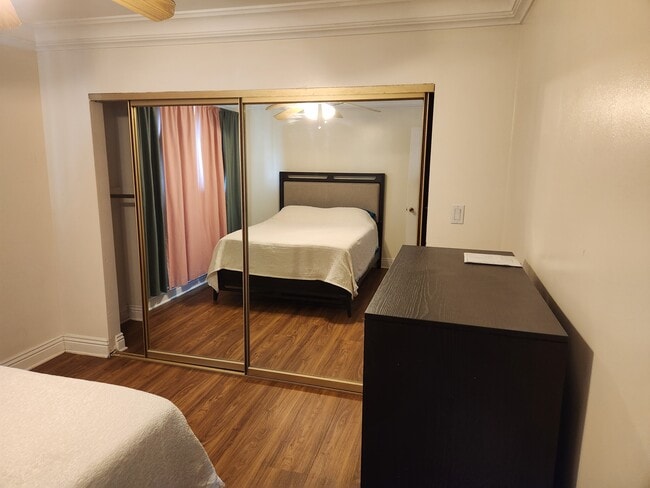 310 Bethany Rd, Unit Apt B in Burbank, CA - Foto de edificio - Building Photo