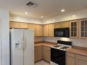 7917 E Waverly St in Tucson, AZ - Foto de edificio - Building Photo