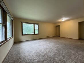 2296 Woodworth St in Dubuque, IA - Building Photo - Building Photo