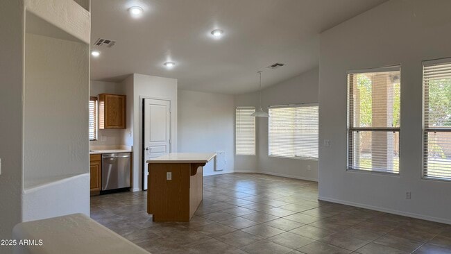 734 E Iris Dr in Gilbert, AZ - Building Photo - Building Photo