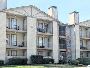 Bennett Place Apartments in Dallas, TX - Building Photo - Building Photo