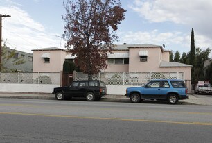 Whitsett Estates in North Hollywood, CA - Foto de edificio - Building Photo