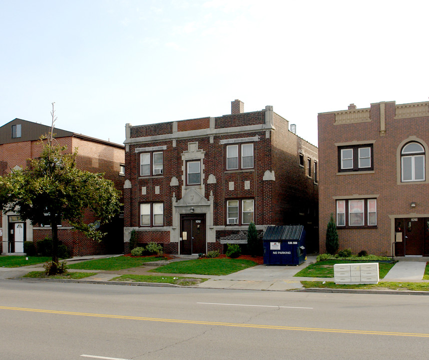 2425 Delaware Ave in Buffalo, NY - Building Photo