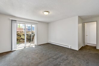 11540 Pinehurst Way NE, Unit 310 in Seattle, WA - Building Photo - Building Photo