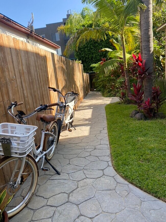 11647 Ayres Ave in Los Angeles, CA - Building Photo - Building Photo