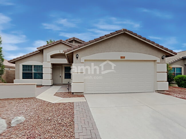 3033 W Quail Ave