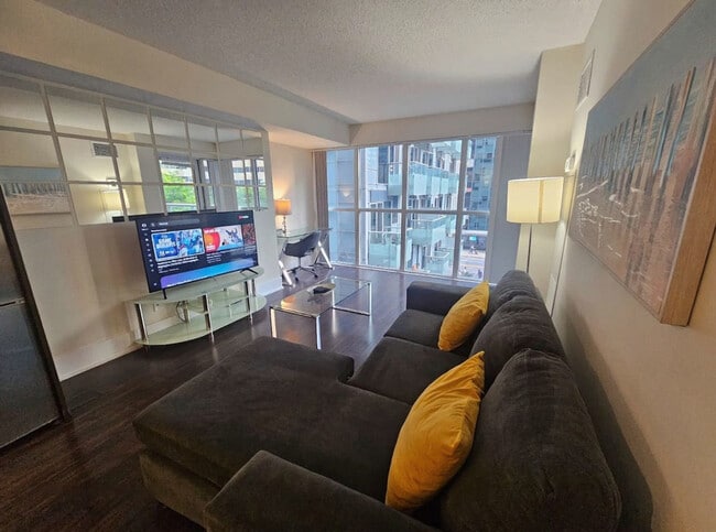 300 Front St W, Unit SI ID1471501P in Toronto, ON - Building Photo - Building Photo