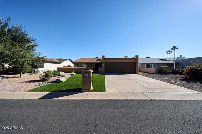 9833 E Watford Way in Sun Lakes, AZ - Building Photo - Building Photo