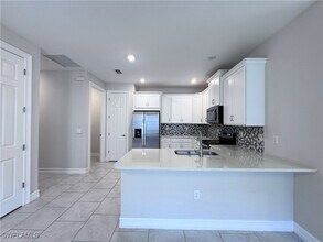 1073 Tranquil Brk Dr in Naples, FL - Building Photo - Building Photo