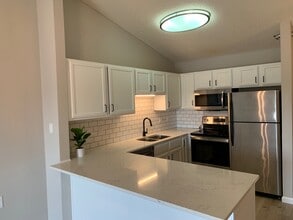 1321 Lake Dr W, Unit 313 in Chanhassen, MN - Building Photo - Building Photo