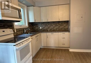 511 Harris Ct in Whitby, ON - Building Photo - Building Photo