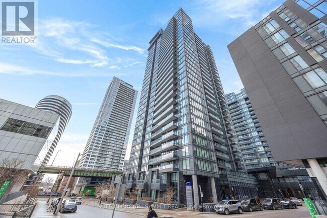 70 Queens Wharf Rd in Toronto, ON - Building Photo - Building Photo