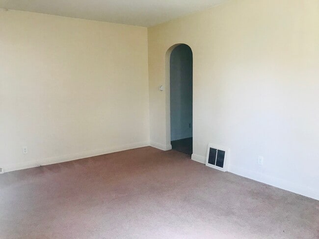 2121 16th St, Unit 2121 South in Rock Island, IL - Building Photo - Building Photo
