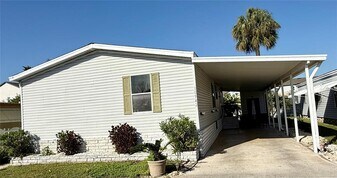 10942 Poplar St NE in St. Petersburg, FL - Building Photo