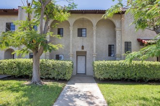 102 E Lancaster Blvd in Lancaster, CA - Building Photo - Building Photo