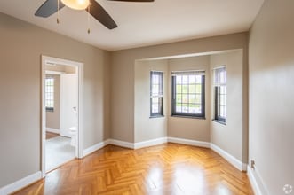 Hyde Park Terrace in Cincinnati, OH - Building Photo - Building Photo